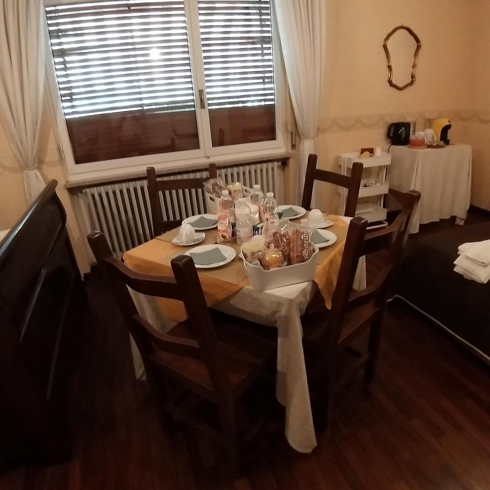 Bed & Breakfast Gli Oleandri Stresa Exterior photo