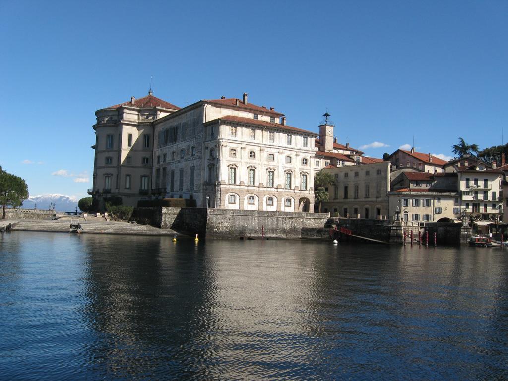 Bed & Breakfast Gli Oleandri Stresa Exterior photo