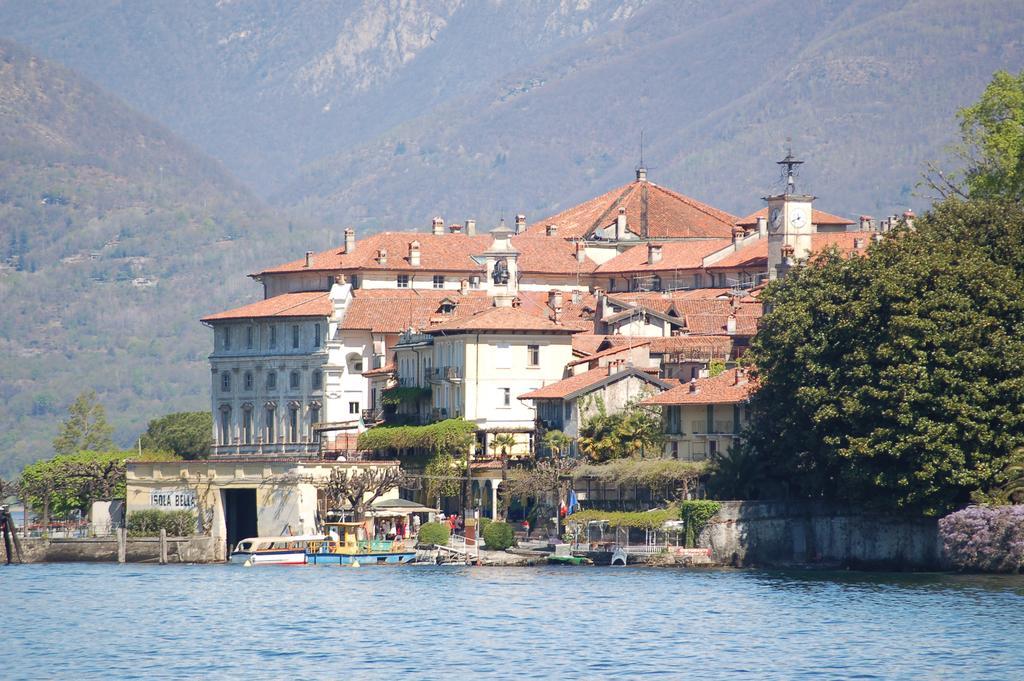 Bed & Breakfast Gli Oleandri Stresa Exterior photo