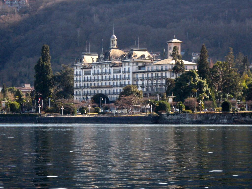 Bed & Breakfast Gli Oleandri Stresa Exterior photo